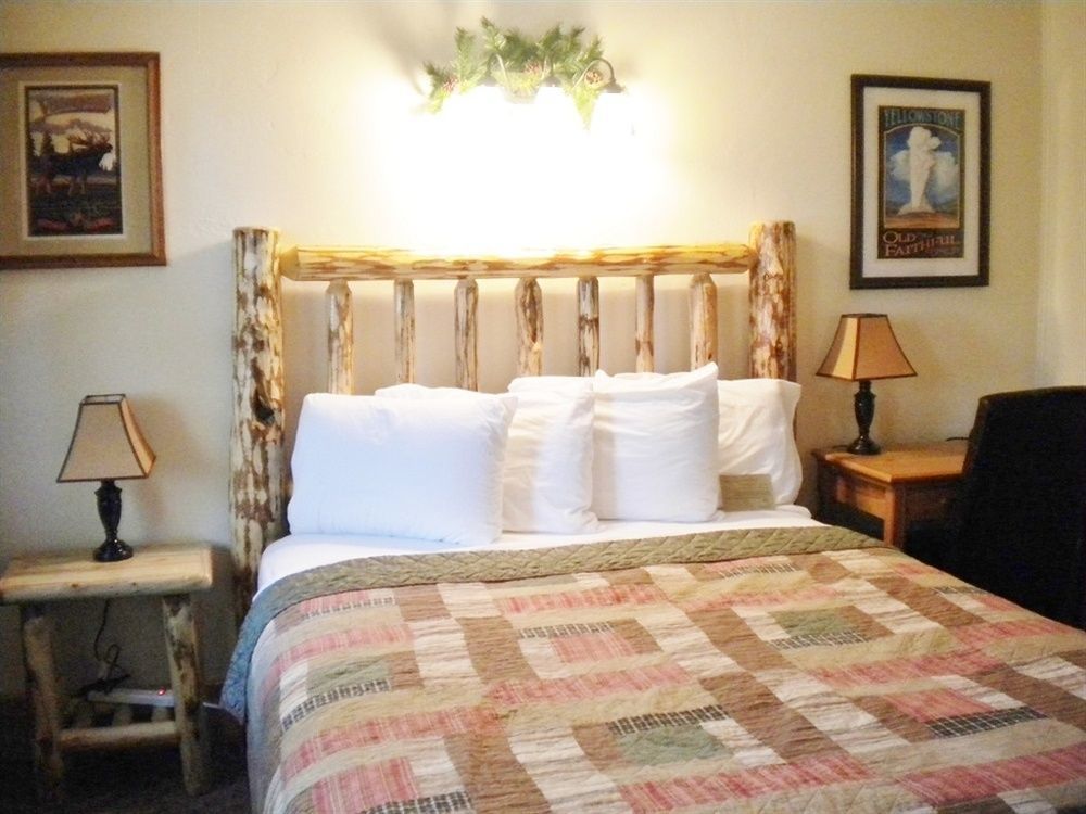 Moose Creek Inn West Yellowstone Bagian luar foto