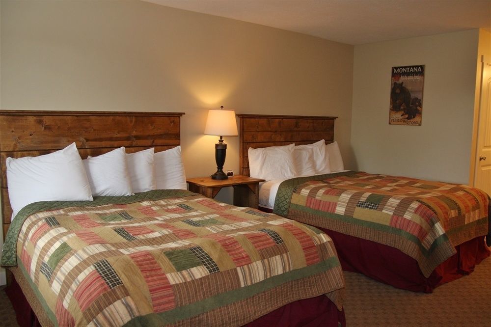 Moose Creek Inn West Yellowstone Bagian luar foto