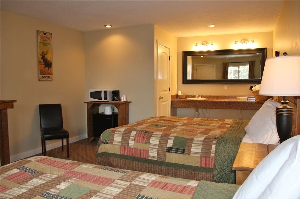 Moose Creek Inn West Yellowstone Bagian luar foto