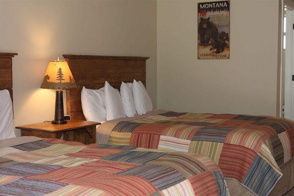 Moose Creek Inn West Yellowstone Bagian luar foto