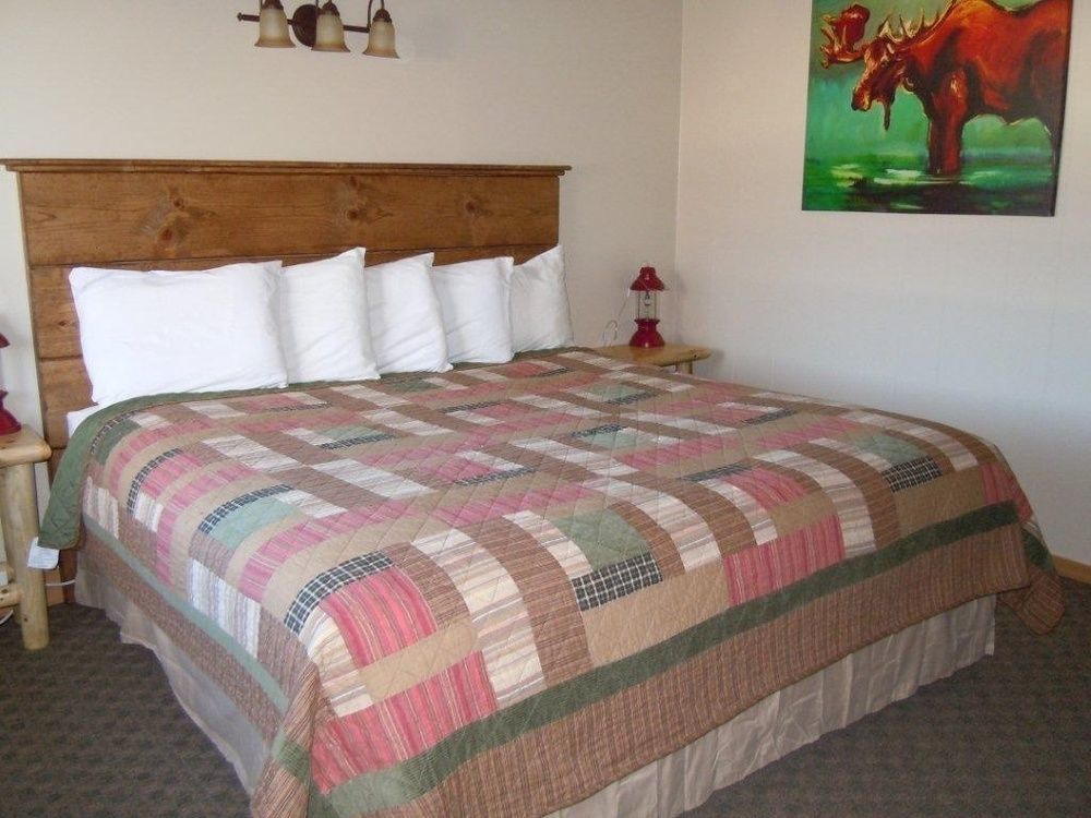 Moose Creek Inn West Yellowstone Bagian luar foto