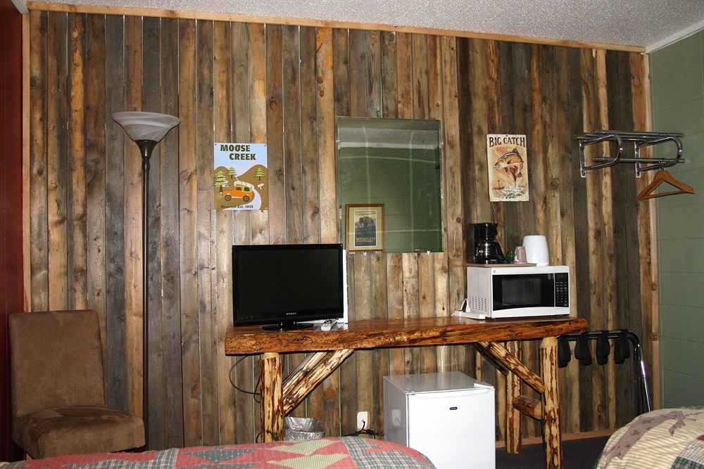 Moose Creek Inn West Yellowstone Bagian luar foto