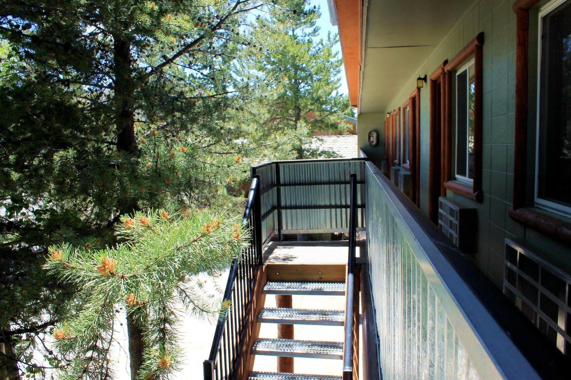 Moose Creek Inn West Yellowstone Bagian luar foto