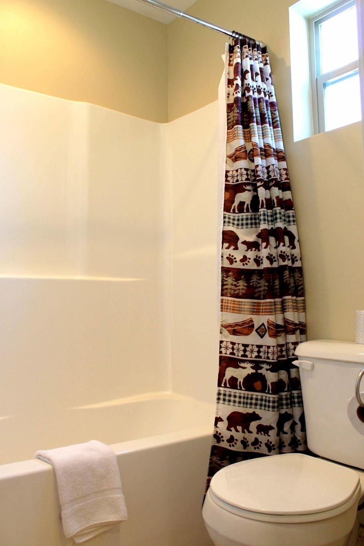 Moose Creek Inn West Yellowstone Bagian luar foto