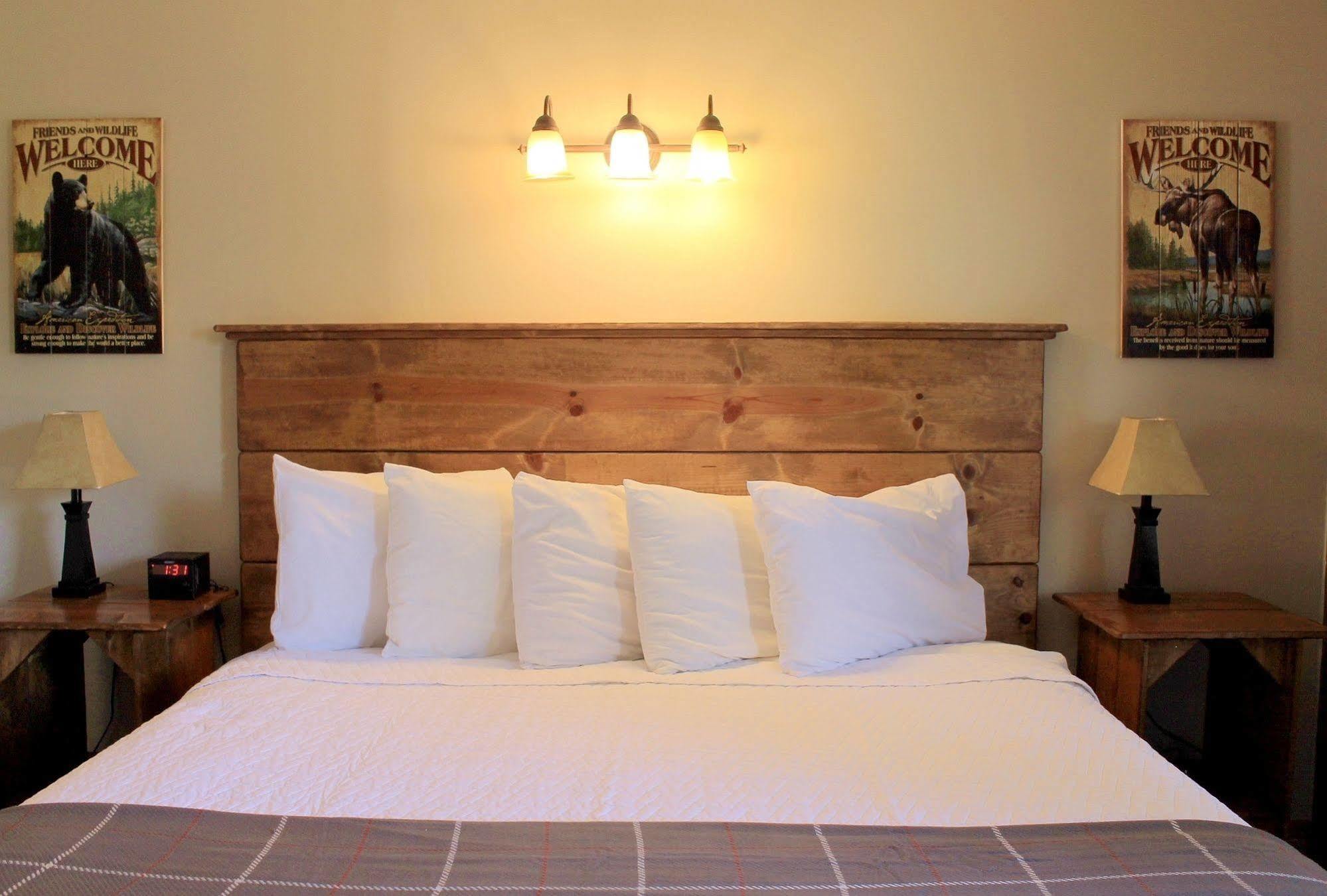 Moose Creek Inn West Yellowstone Bagian luar foto