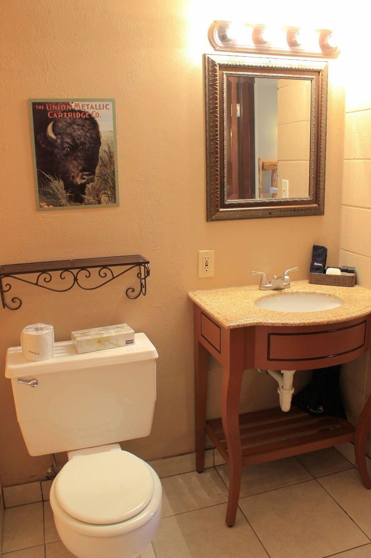 Moose Creek Inn West Yellowstone Bagian luar foto