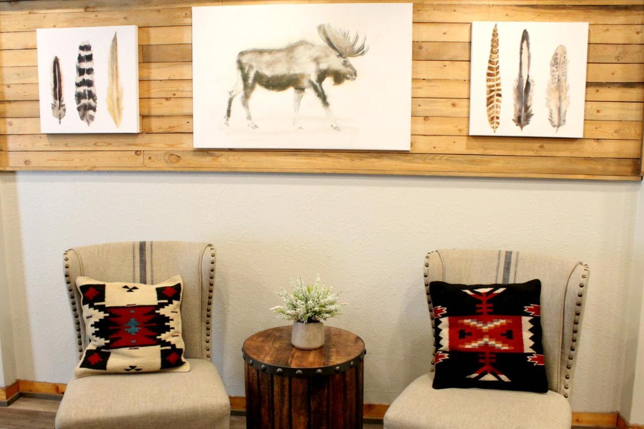 Moose Creek Inn West Yellowstone Bagian luar foto