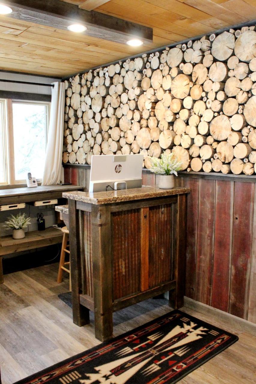 Moose Creek Inn West Yellowstone Bagian luar foto