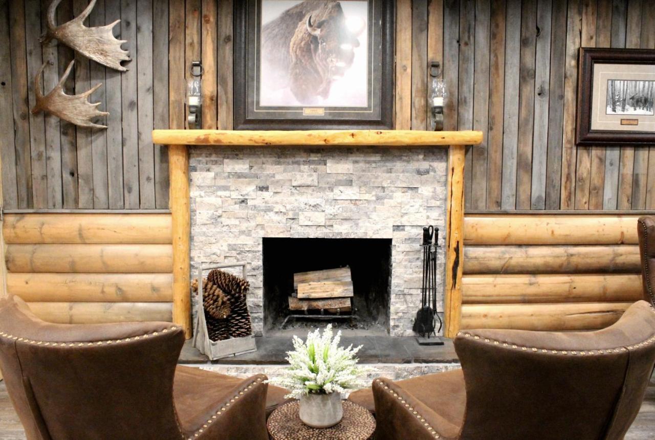 Moose Creek Inn West Yellowstone Bagian luar foto