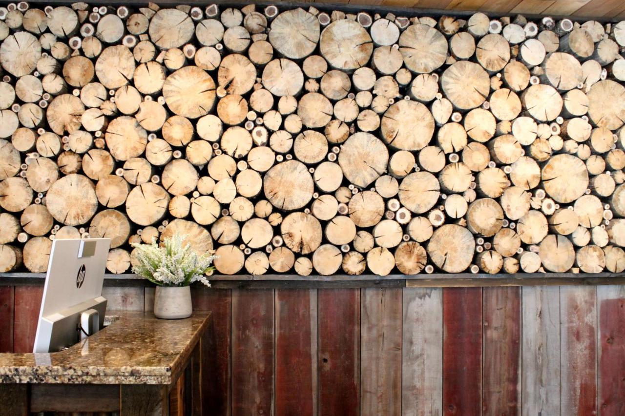 Moose Creek Inn West Yellowstone Bagian luar foto