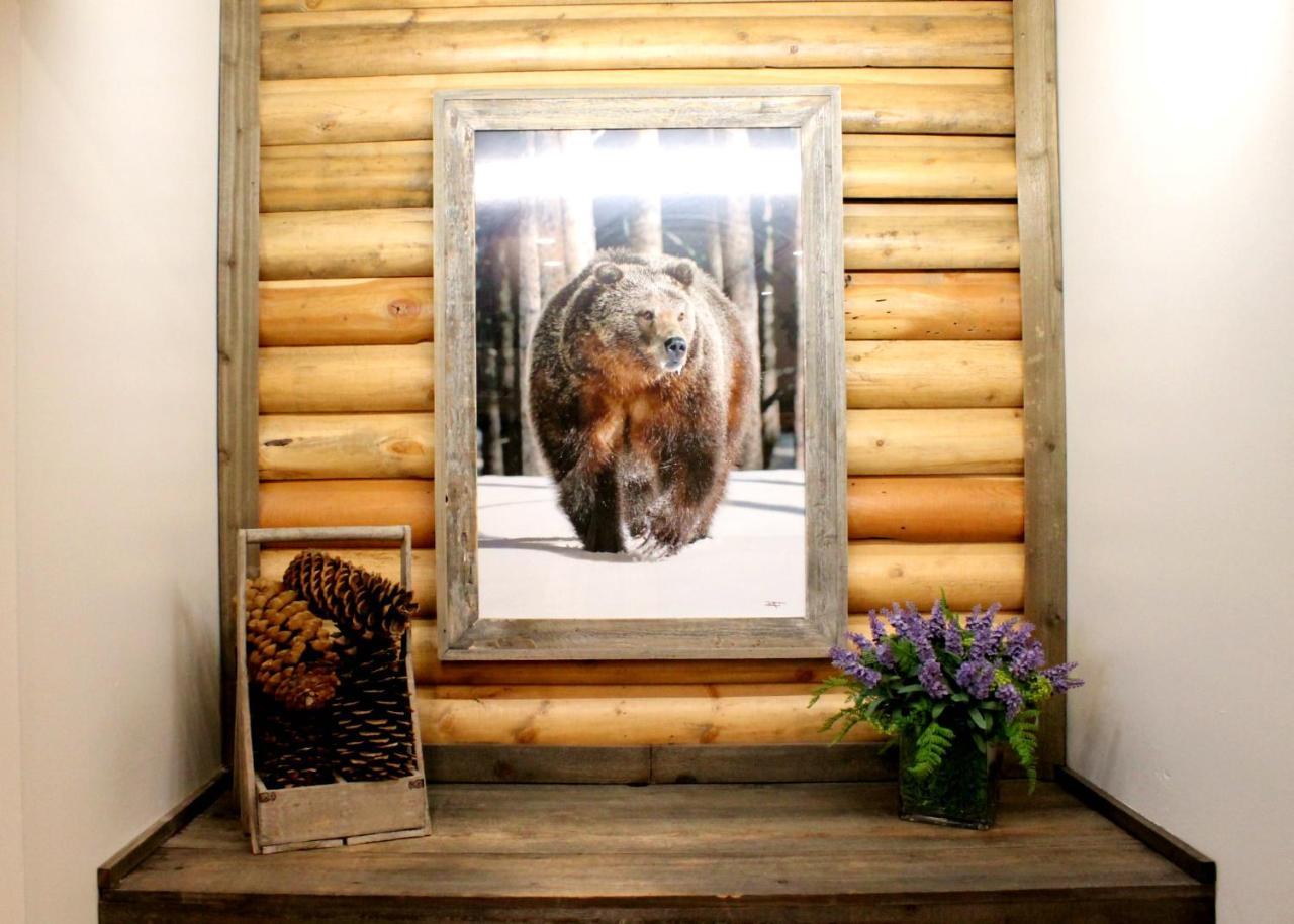 Moose Creek Inn West Yellowstone Bagian luar foto