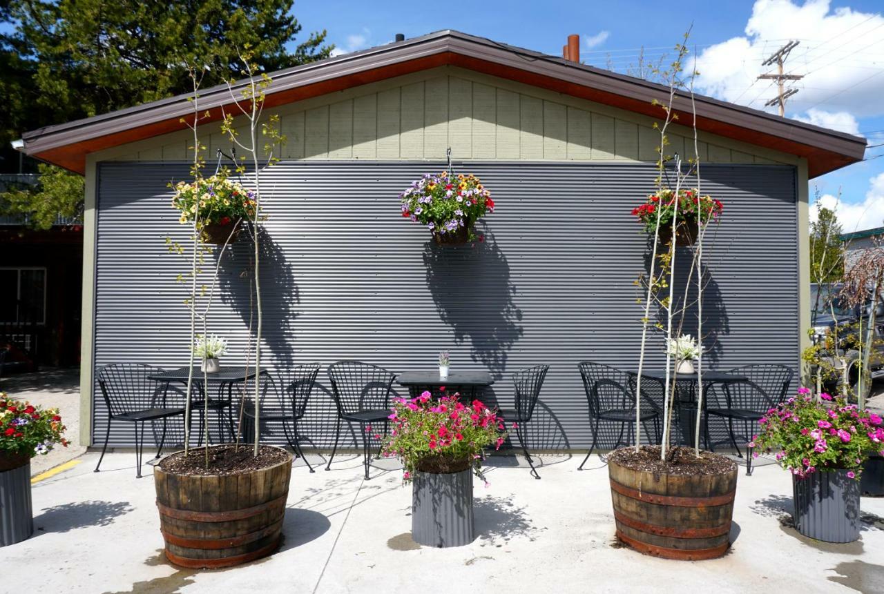 Moose Creek Inn West Yellowstone Bagian luar foto