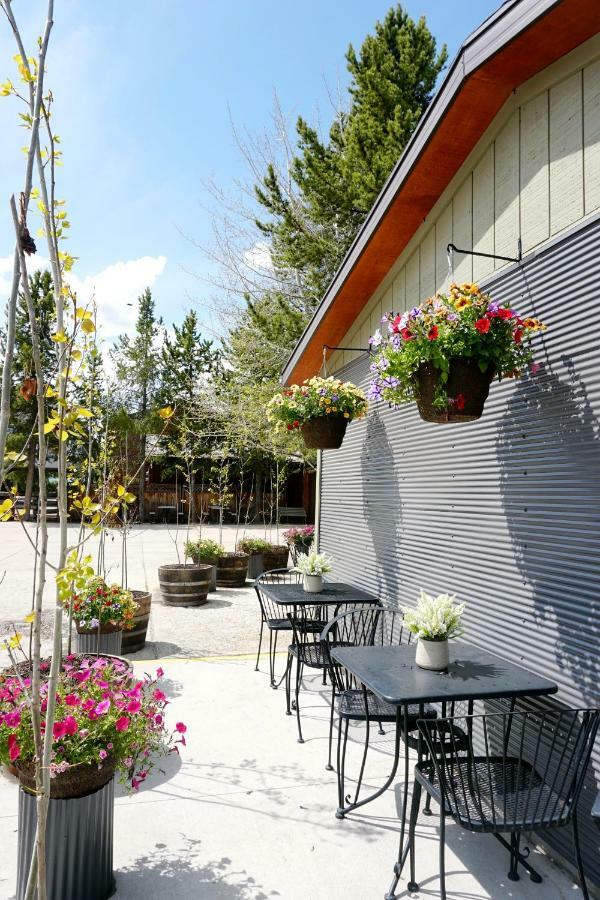 Moose Creek Inn West Yellowstone Bagian luar foto