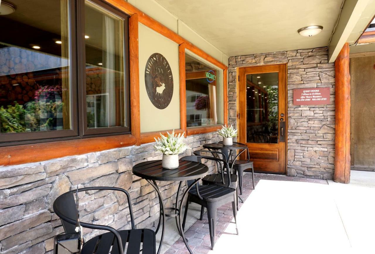Moose Creek Inn West Yellowstone Bagian luar foto