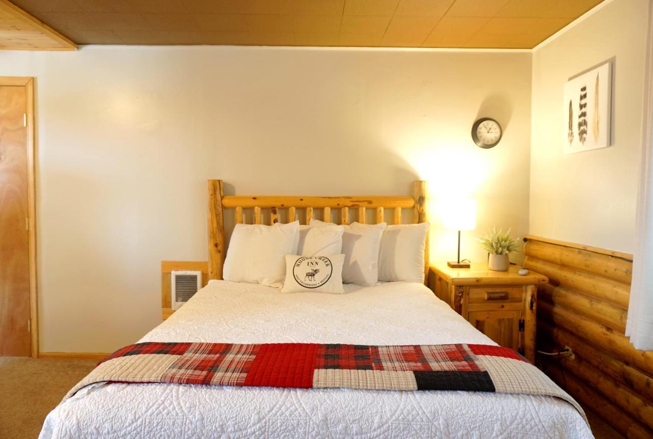 Moose Creek Inn West Yellowstone Bagian luar foto